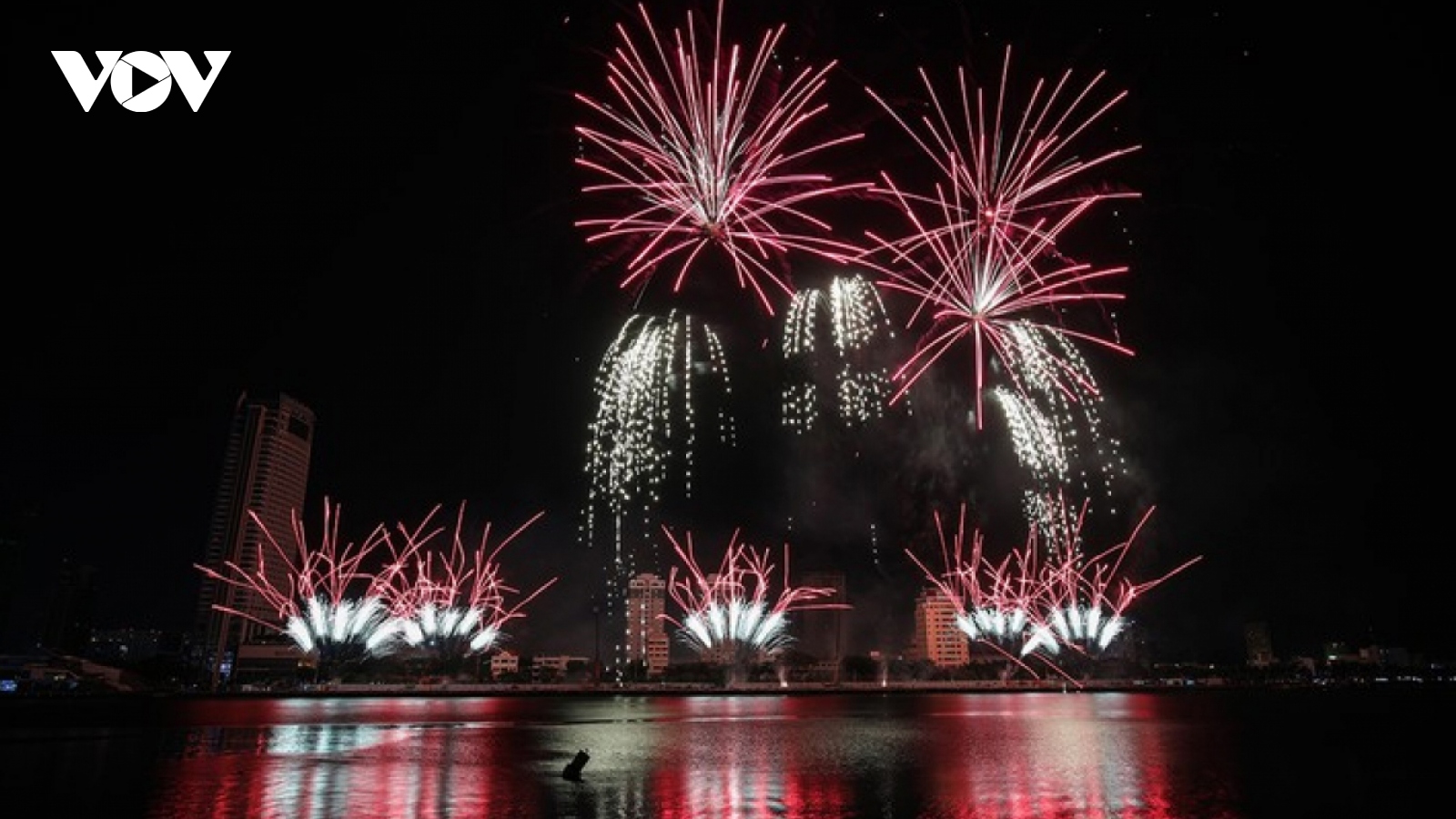 Localities plan low-range fireworks shows on National Reunification Day